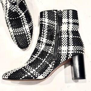 Banana Republic Women’s Black and White Plaid Woven Ankle Boots NWOT